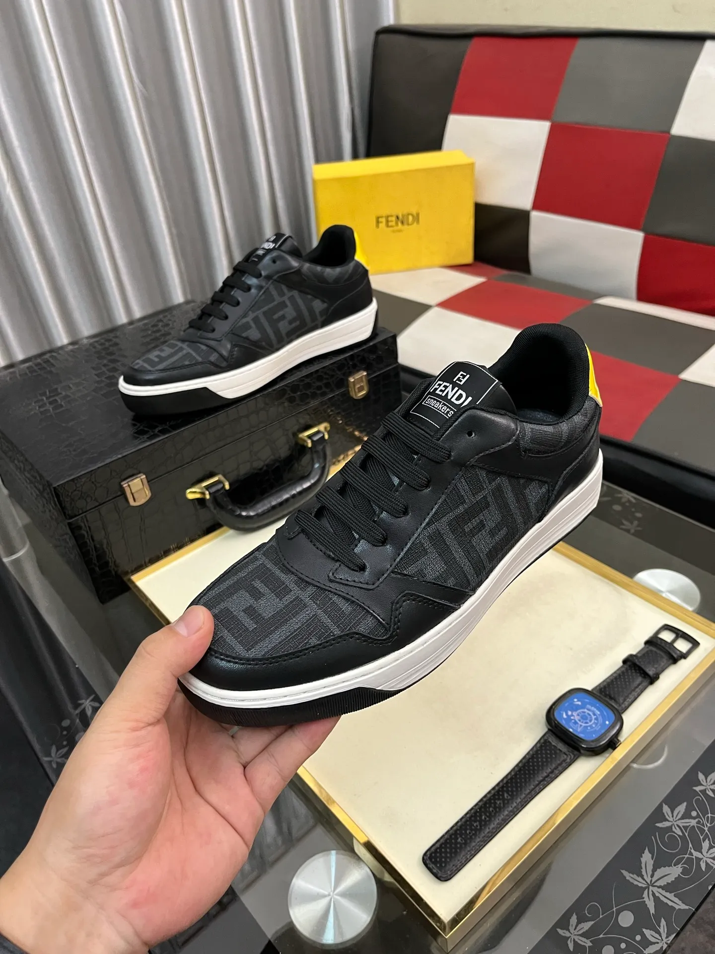 Men's Men's Shoes💰420⌚️⌚️[Fendi] Fendi's latest casual shoes for men! Available at counters simultaneously! A one-to-one replica of the original. Made entirely of imported top-grain calfskin, the interior is made of top-grain water-dyed cowhide, and the original factory-supplied rubber outsole. Leading new fashion concepts. Matching code: 38-443️⃣Colors available